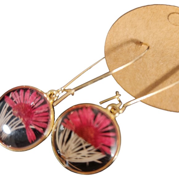 Pressed Flower Drop Earrings Gold colored Metal Red and White Flowers - Picture 3 of 4